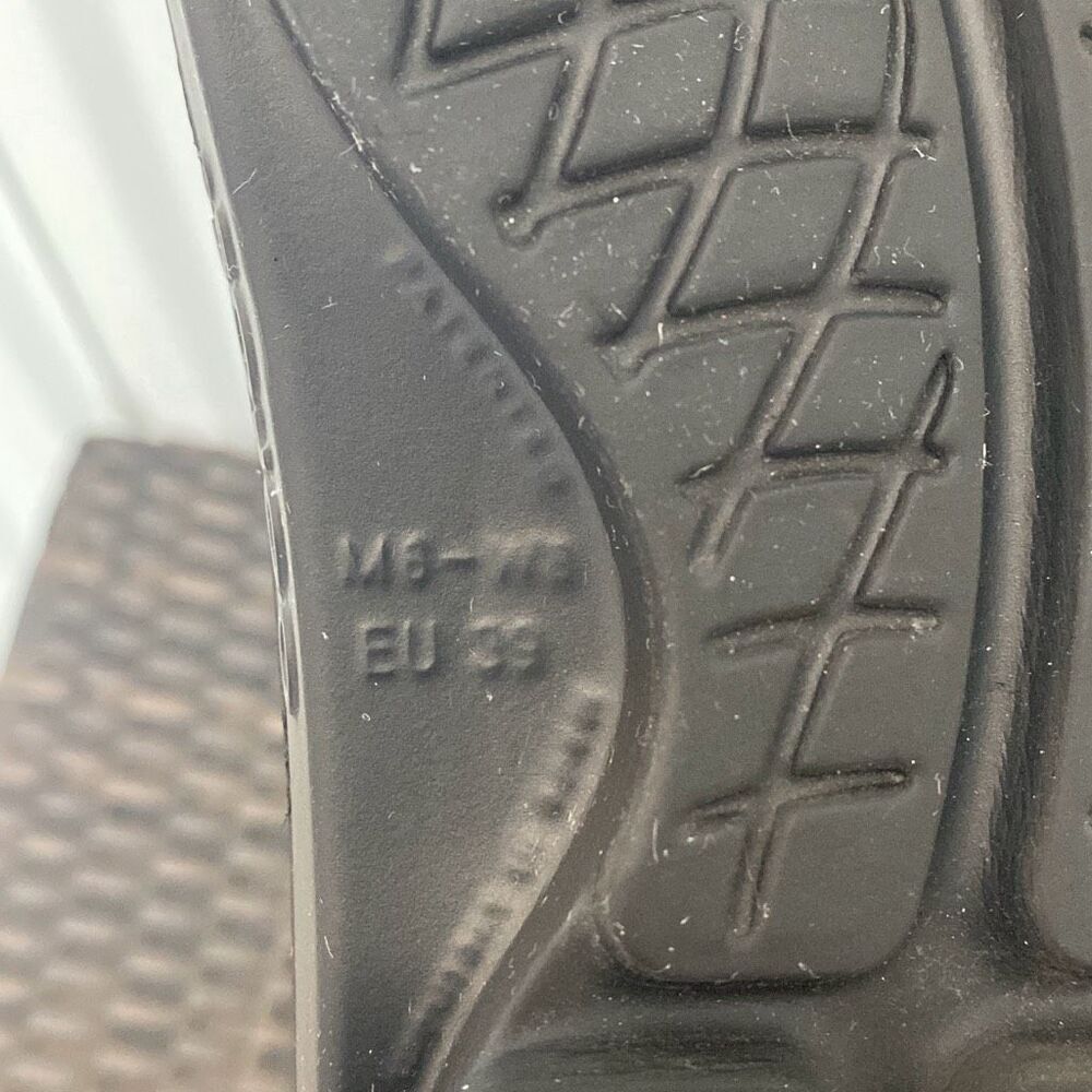 Oofos sandals, women’s size 8 - Picture 6 of 7